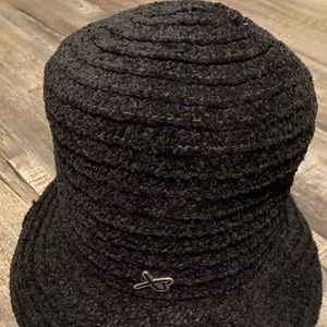 Betmar Chenille Hat Black w Betmar New York Metal Logo Authentic Tag Exquisite!